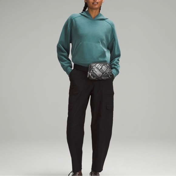 🍋Lululemon Everywhere Belt Bag, *Manifesto Print, NWT - Picture 5 of 11